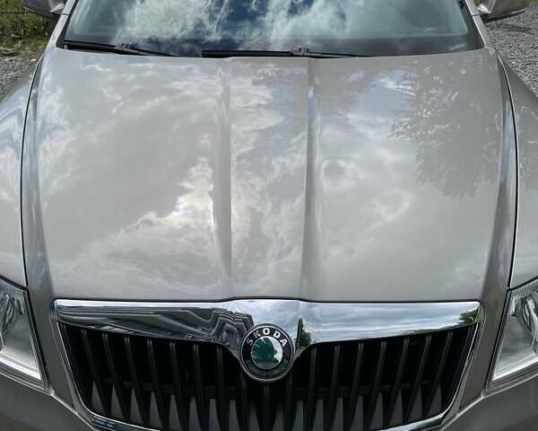 Бежевий Шкода Октавія, об'ємом двигуна 1.6 л та пробігом 120 тис. км за 8200 $, фото 1 на Automoto.ua