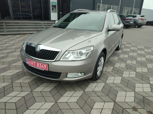 Бежевый Шкода Октавия, объемом двигателя 1 л и пробегом 136 тыс. км за 7600 $, фото 1 на Automoto.ua