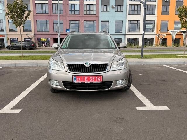 Бежевый Шкода Октавия, объемом двигателя 1.6 л и пробегом 295 тыс. км за 8900 $, фото 1 на Automoto.ua