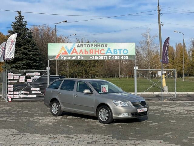 Бежевый Шкода Октавия, объемом двигателя 1.4 л и пробегом 214 тыс. км за 7400 $, фото 1 на Automoto.ua