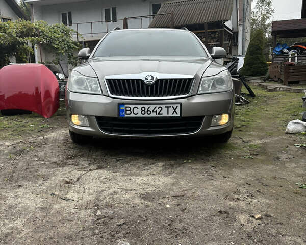 Бежевий Шкода Октавія, об'ємом двигуна 1.6 л та пробігом 275 тис. км за 7600 $, фото 1 на Automoto.ua