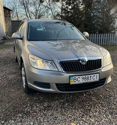 Бежевий Шкода Октавія, об'ємом двигуна 1.6 л та пробігом 107 тис. км за 10000 $, фото 1 на Automoto.ua