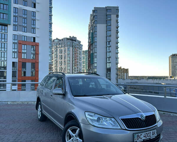 Шкода Октавия 2012 в Киеве на Automoto.ua Бежевый Шкода Октавия, объемом двигателя 1.6 л и пробегом 338 тыс. км за 5800 $, фото 1 на Automoto.ua