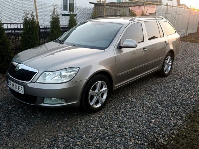 Бежевий Шкода Октавія, об'ємом двигуна 2 л та пробігом 273 тис. км за 8600 $, фото 1 на Automoto.ua