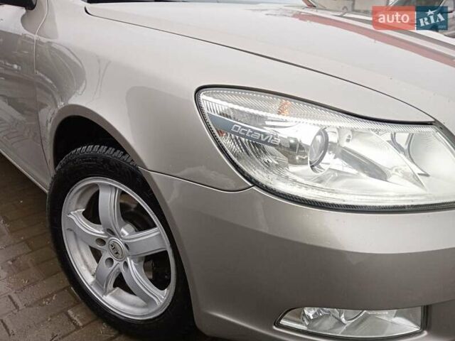 Бежевий Шкода Октавія, об'ємом двигуна 1.97 л та пробігом 294 тис. км за 8100 $, фото 1 на Automoto.ua