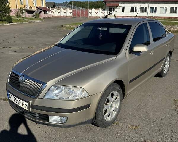 Бежевий Шкода Октавія, об'ємом двигуна 1.6 л та пробігом 275 тис. км за 4900 $, фото 1 на Automoto.ua