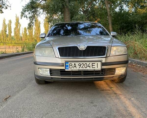 Бежевый Шкода Октавия, объемом двигателя 1.6 л и пробегом 345 тыс. км за 5500 $, фото 1 на Automoto.ua