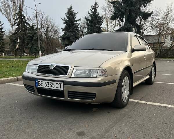Бежевий Шкода Октавія, об'ємом двигуна 1.6 л та пробігом 200 тис. км за 6200 $, фото 1 на Automoto.ua