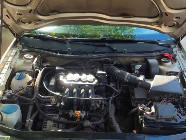 Бежевый Шкода Октавия, объемом двигателя 1.6 л и пробегом 270 тыс. км за 4500 $, фото 1 на Automoto.ua