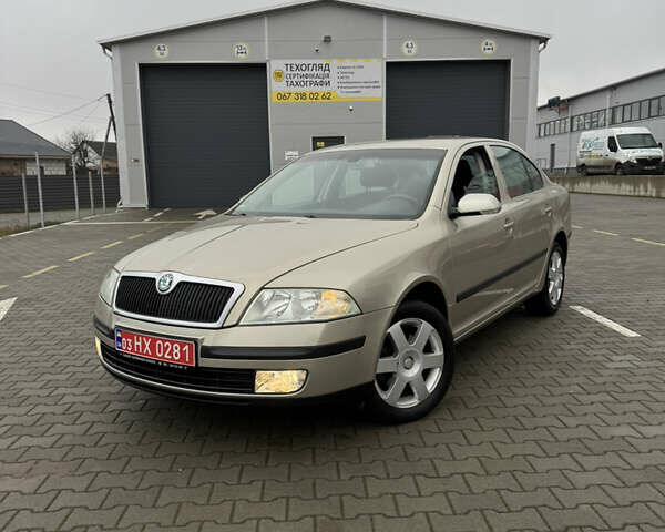 Бежевый Шкода Октавия, объемом двигателя 1.6 л и пробегом 210 тыс. км за 5499 $, фото 1 на Automoto.ua