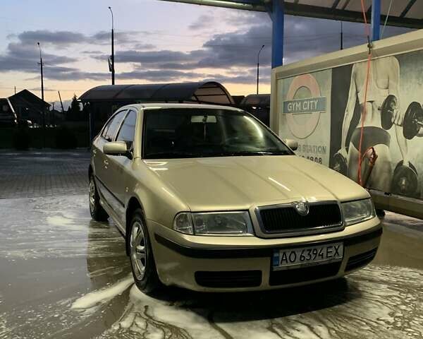 Бежевый Шкода Октавия, объемом двигателя 1.9 л и пробегом 329 тыс. км за 3500 $, фото 1 на Automoto.ua