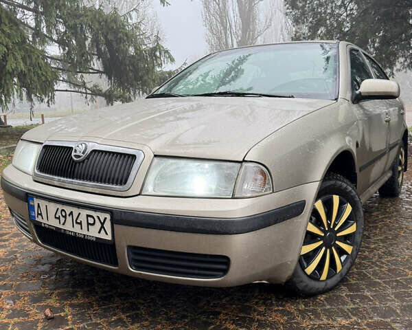 Бежевый Шкода Октавия, объемом двигателя 1.6 л и пробегом 213 тыс. км за 5500 $, фото 1 на Automoto.ua