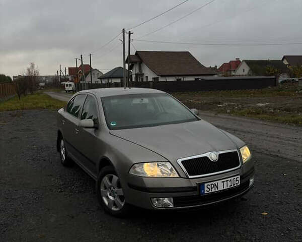 Бежевый Шкода Октавия, объемом двигателя 2.01 л и пробегом 310 тыс. км за 2850 $, фото 1 на Automoto.ua