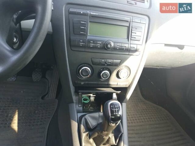 Бежевий Шкода Октавія, об'ємом двигуна 1.6 л та пробігом 277 тис. км за 2450 $, фото 1 на Automoto.ua