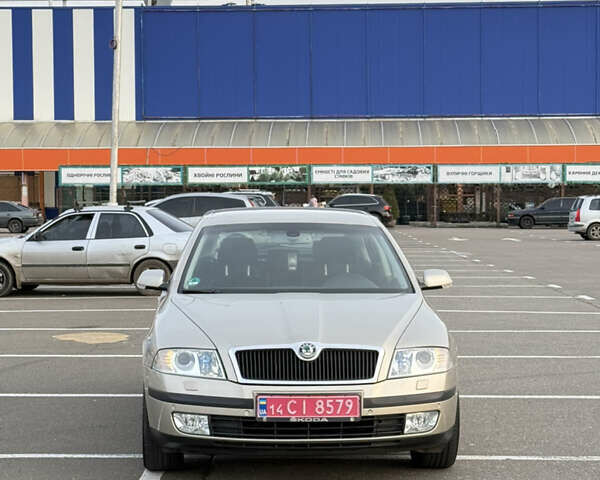 Бежевый Шкода Октавия, объемом двигателя 1.6 л и пробегом 190 тыс. км за 6400 $, фото 1 на Automoto.ua