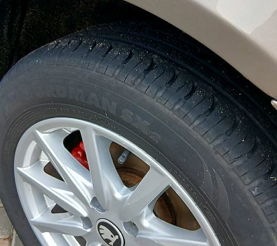 Шкода Октавия 2007 в Николаеве на Automoto.ua Бежевый Шкода Октавия, объемом двигателя 2 л и пробегом 188 тыс. км за 7000 $, фото 1 на Automoto.ua