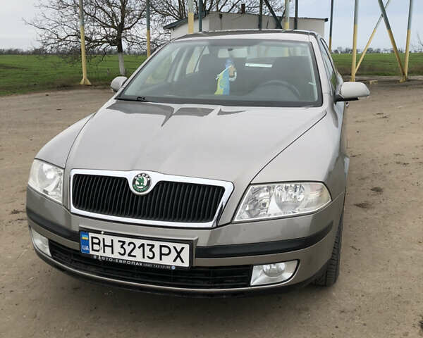 Бежевый Шкода Октавия, объемом двигателя 1.6 л и пробегом 102 тыс. км за 6200 $, фото 1 на Automoto.ua