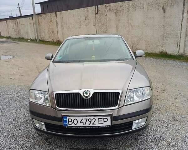 Бежевый Шкода Октавия, объемом двигателя 1.6 л и пробегом 140 тыс. км за 6500 $, фото 1 на Automoto.ua
