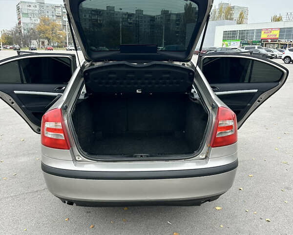 Бежевый Шкода Октавия, объемом двигателя 1.6 л и пробегом 226 тыс. км за 5999 $, фото 1 на Automoto.ua