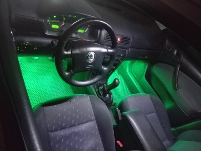 Бежевый Шкода Октавия, объемом двигателя 1.6 л и пробегом 221 тыс. км за 5600 $, фото 1 на Automoto.ua