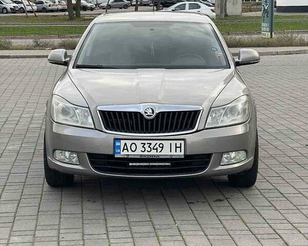 Бежевый Шкода Октавия, объемом двигателя 1.8 л и пробегом 173 тыс. км за 7000 $, фото 1 на Automoto.ua