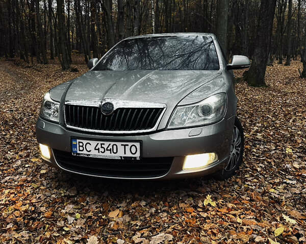 Бежевий Шкода Октавія, об'ємом двигуна 1.8 л та пробігом 302 тис. км за 6750 $, фото 1 на Automoto.ua