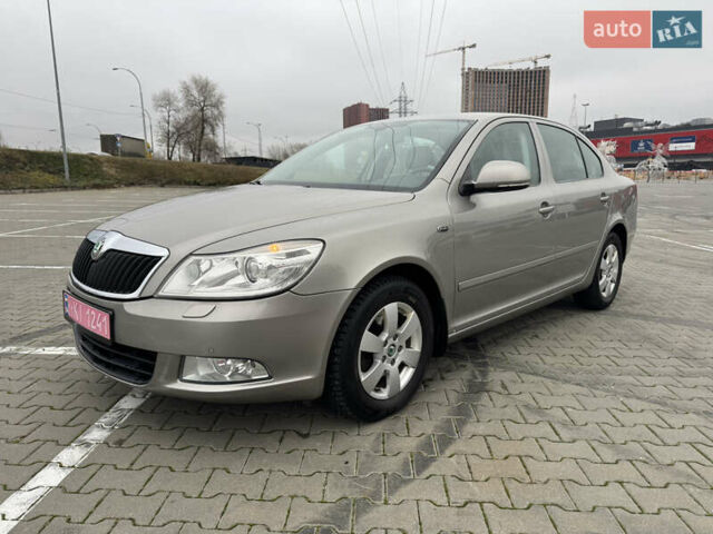 Бежевий Шкода Октавія, об'ємом двигуна 1.8 л та пробігом 231 тис. км за 8300 $, фото 1 на Automoto.ua