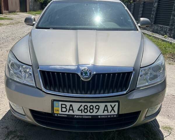 Бежевый Шкода Октавия, объемом двигателя 1.8 л и пробегом 113 тыс. км за 8000 $, фото 1 на Automoto.ua