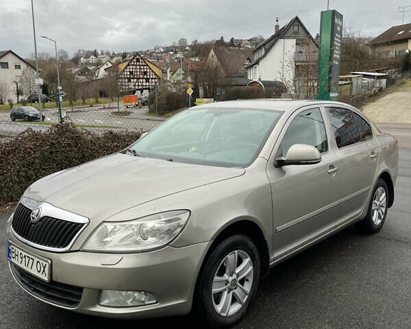 Бежевый Шкода Октавия, объемом двигателя 1.97 л и пробегом 250 тыс. км за 9500 $, фото 1 на Automoto.ua