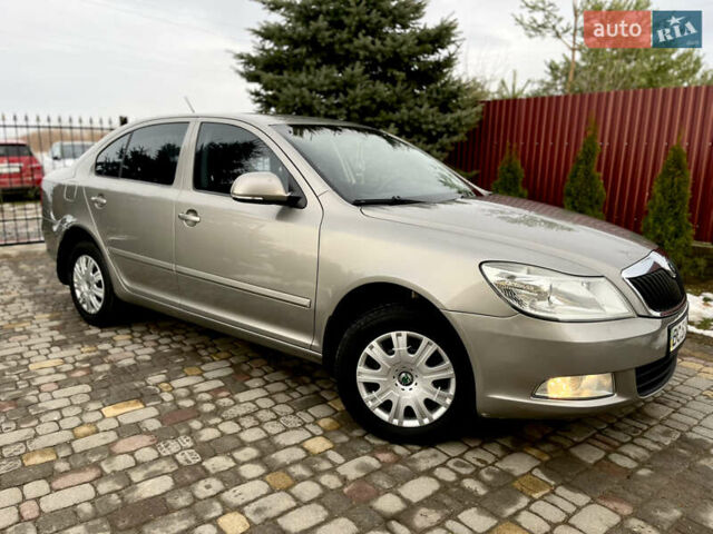 Бежевий Шкода Октавія, об'ємом двигуна 1.6 л та пробігом 226 тис. км за 8100 $, фото 1 на Automoto.ua