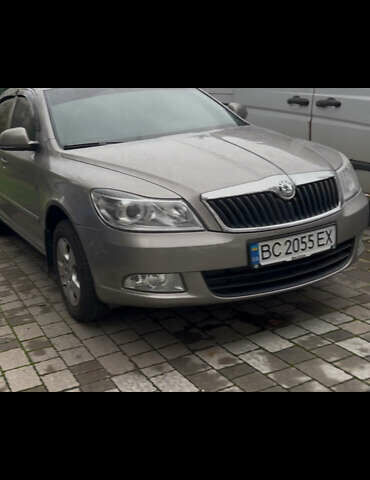 Бежевый Шкода Октавия, объемом двигателя 1.8 л и пробегом 133 тыс. км за 9000 $, фото 1 на Automoto.ua