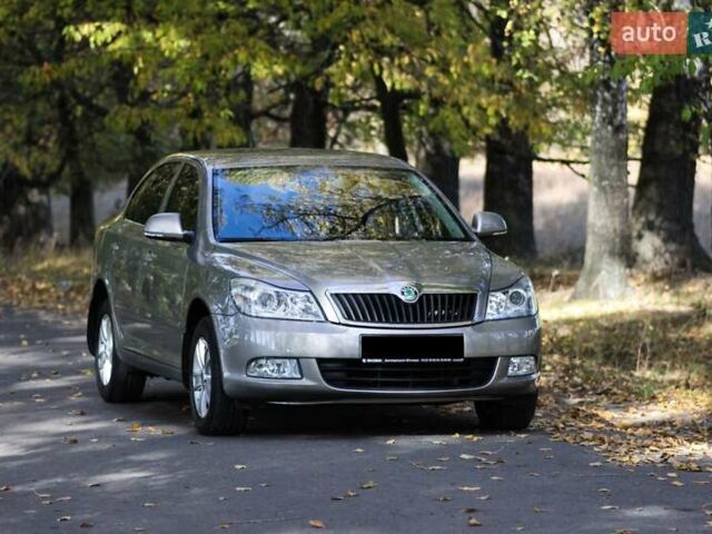 Бежевый Шкода Октавия, объемом двигателя 1.8 л и пробегом 217 тыс. км за 8600 $, фото 1 на Automoto.ua