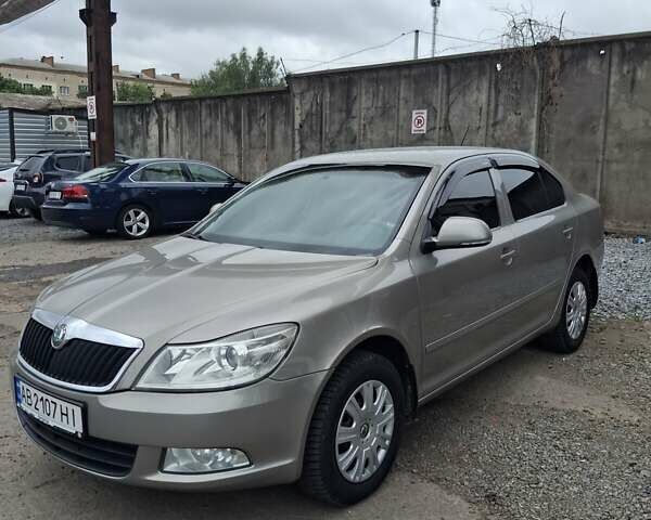 Бежевый Шкода Октавия, объемом двигателя 1.6 л и пробегом 147 тыс. км за 9600 $, фото 1 на Automoto.ua