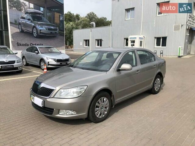 Бежевый Шкода Октавия, объемом двигателя 1.6 л и пробегом 198 тыс. км за 8800 $, фото 1 на Automoto.ua