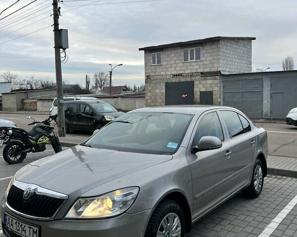 Бежевый Шкода Октавия, объемом двигателя 1.6 л и пробегом 237 тыс. км за 7000 $, фото 1 на Automoto.ua