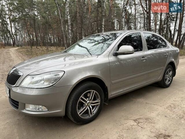 Бежевый Шкода Октавия, объемом двигателя 1.6 л и пробегом 175 тыс. км за 8300 $, фото 1 на Automoto.ua