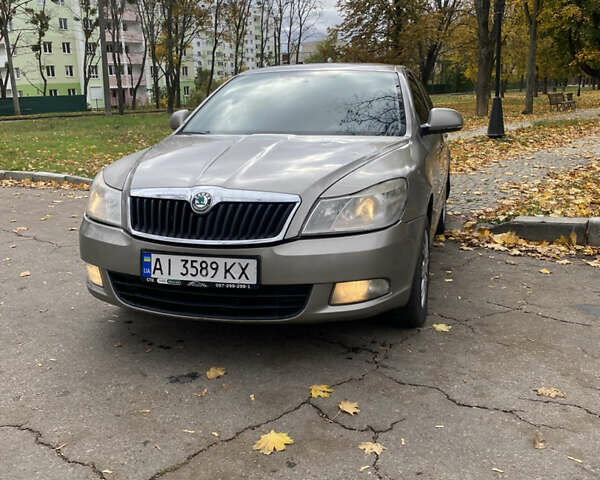 Бежевий Шкода Октавія, об'ємом двигуна 1.6 л та пробігом 245 тис. км за 5250 $, фото 1 на Automoto.ua