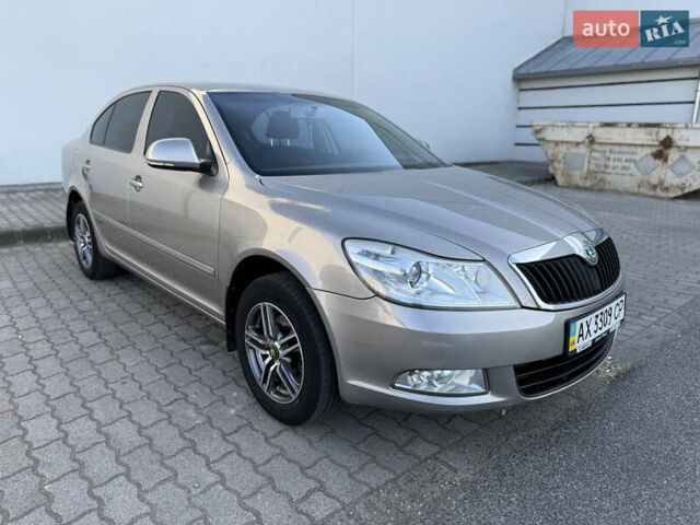 Бежевий Шкода Октавія, об'ємом двигуна 1.6 л та пробігом 277 тис. км за 7000 $, фото 1 на Automoto.ua