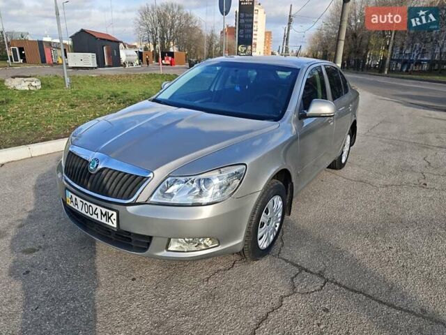 Бежевий Шкода Октавія, об'ємом двигуна 1.6 л та пробігом 200 тис. км за 8199 $, фото 1 на Automoto.ua