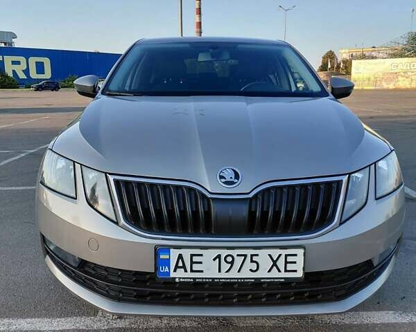 Бежевий Шкода Октавія, об'ємом двигуна 1.4 л та пробігом 185 тис. км за 13800 $, фото 1 на Automoto.ua