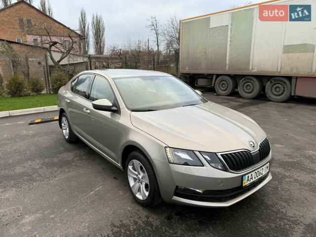 Бежевый Шкода Октавия, объемом двигателя 2 л и пробегом 105 тыс. км за 16950 $, фото 1 на Automoto.ua