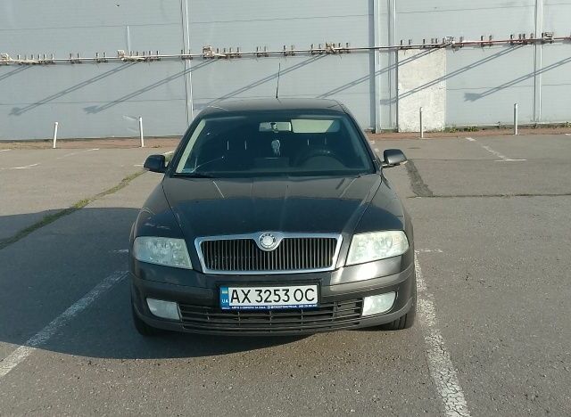 Черный Шкода Октавия, объемом двигателя 1.6 л и пробегом 233 тыс. км за 5000 $, фото 1 на Automoto.ua
