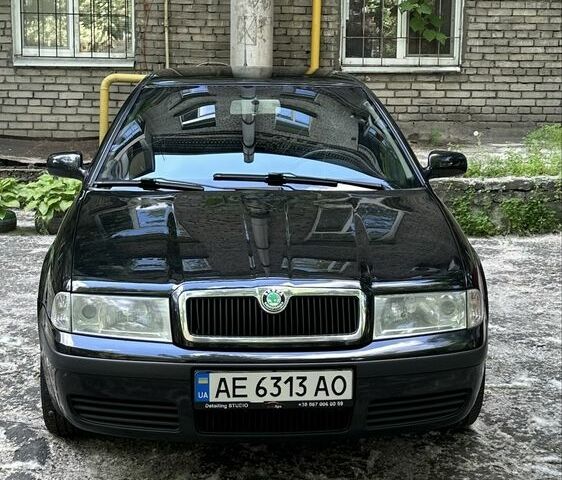 Черный Шкода Октавия, объемом двигателя 1.6 л и пробегом 218 тыс. км за 5000 $, фото 1 на Automoto.ua