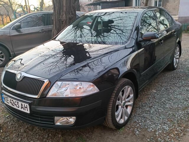 Черный Шкода Октавия, объемом двигателя 1.6 л и пробегом 208 тыс. км за 7500 $, фото 1 на Automoto.ua