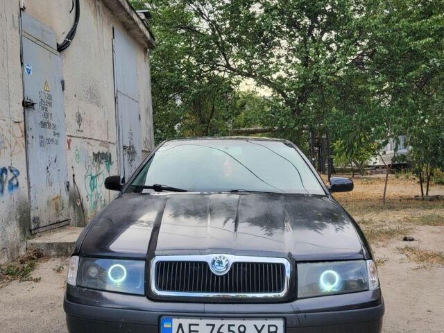 Черный Шкода Октавия, объемом двигателя 1.6 л и пробегом 286 тыс. км за 3999 $, фото 1 на Automoto.ua