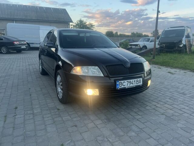 Черный Шкода Октавия, объемом двигателя 1 л и пробегом 500 тыс. км за 3500 $, фото 1 на Automoto.ua