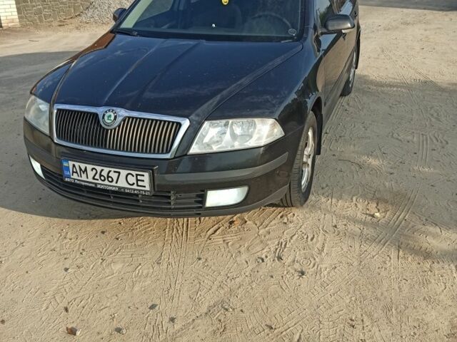 Черный Шкода Октавия, объемом двигателя 1.6 л и пробегом 315 тыс. км за 5600 $, фото 1 на Automoto.ua