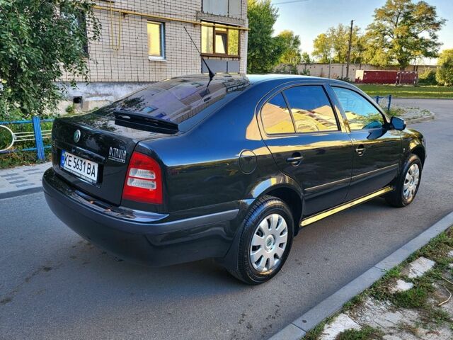 Черный Шкода Октавия, объемом двигателя 1.6 л и пробегом 200 тыс. км за 5250 $, фото 1 на Automoto.ua