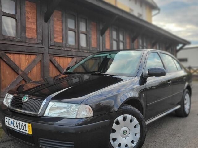 Черный Шкода Октавия, объемом двигателя 1.6 л и пробегом 197 тыс. км за 7150 $, фото 1 на Automoto.ua