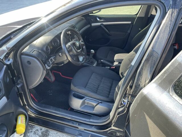 Черный Шкода Октавия, объемом двигателя 1.8 л и пробегом 250 тыс. км за 6500 $, фото 1 на Automoto.ua